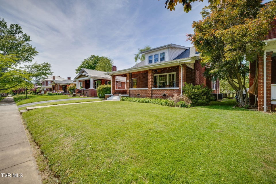 Photo #3: 812 Maple Street