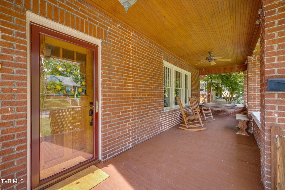 Photo #4: 812 Maple Street