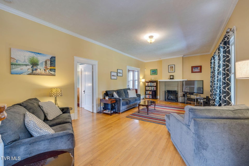 Photo #5: 812 Maple Street