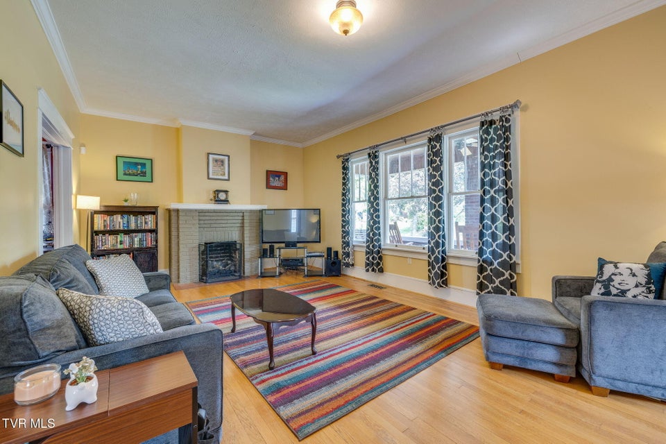 Photo #6: 812 Maple Street