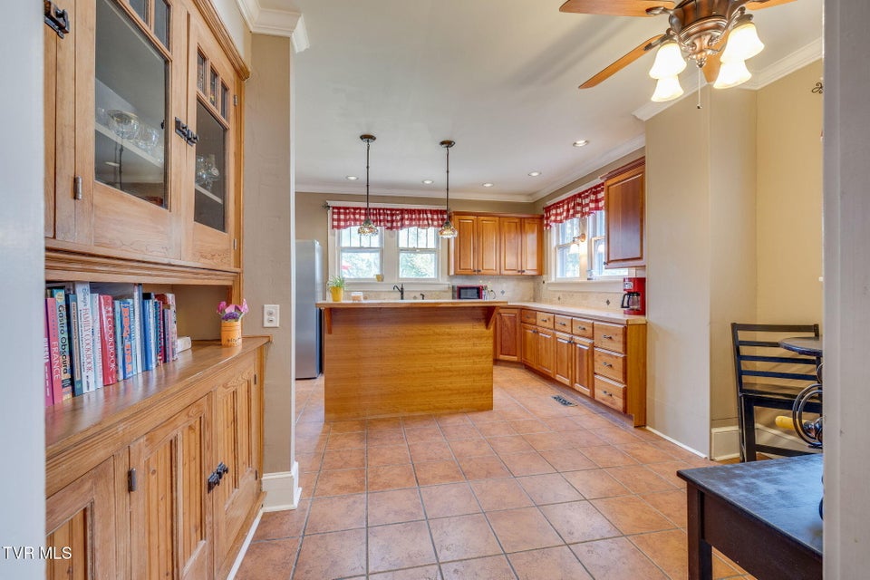 Photo #10: 812 Maple Street