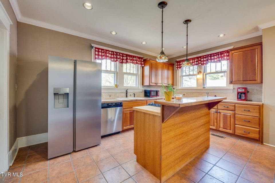 Photo #12: 812 Maple Street