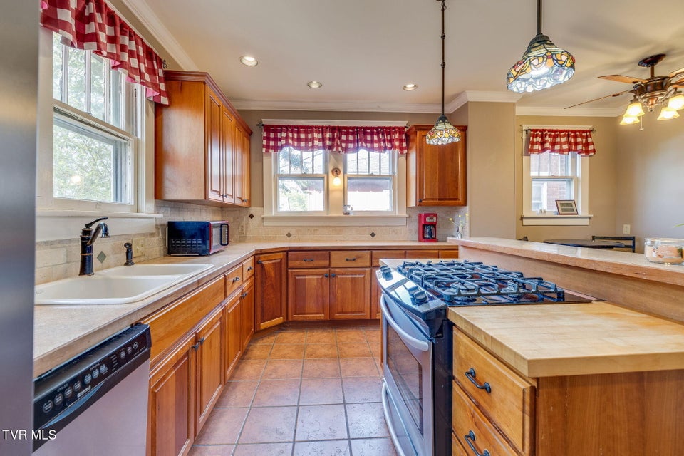 Photo #13: 812 Maple Street