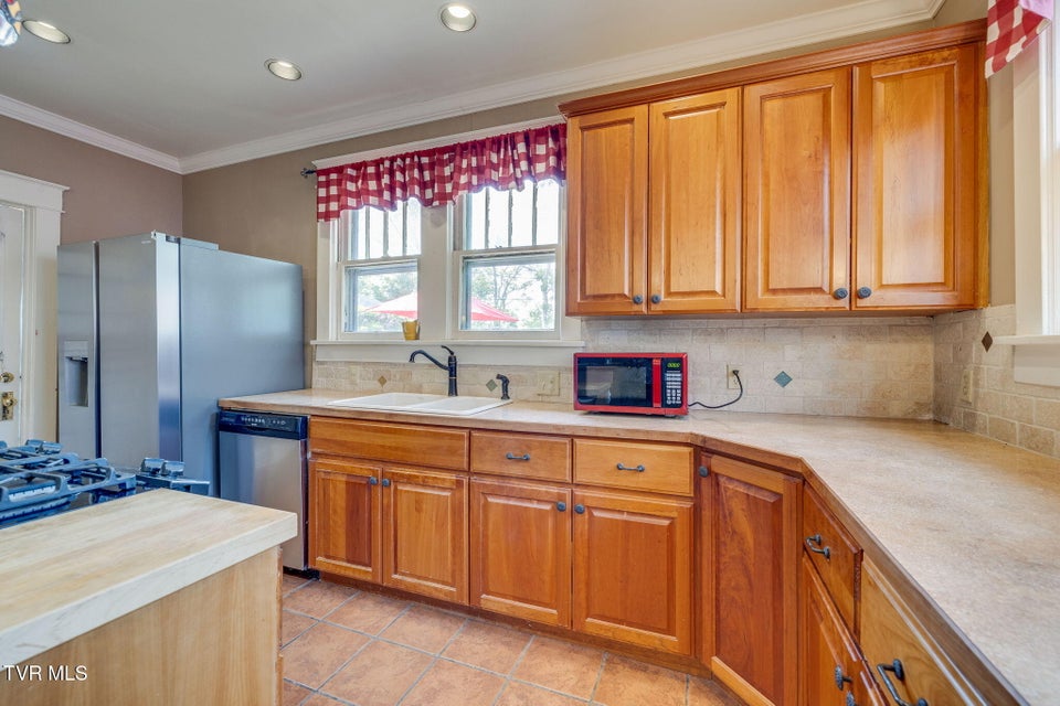 Photo #14: 812 Maple Street