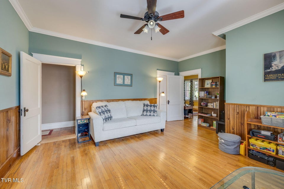 Photo #16: 812 Maple Street