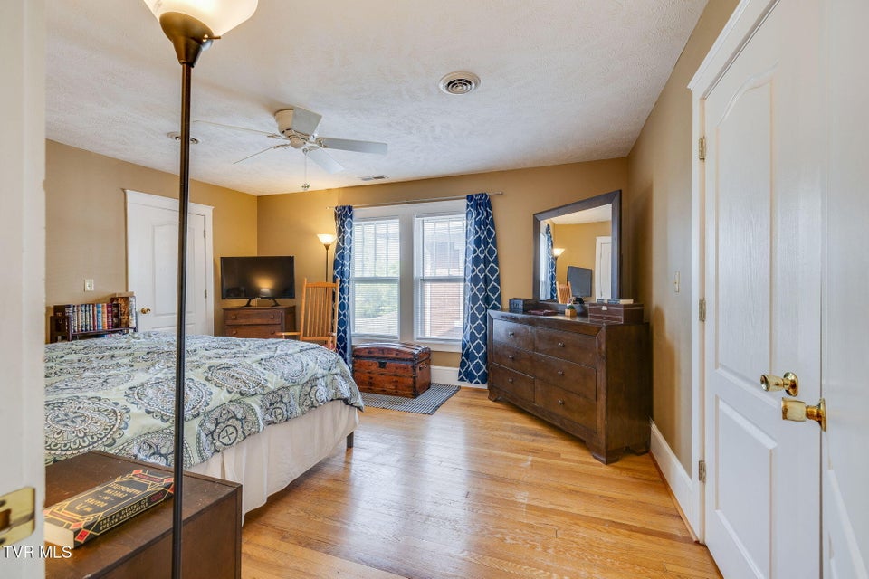 Photo #19: 812 Maple Street