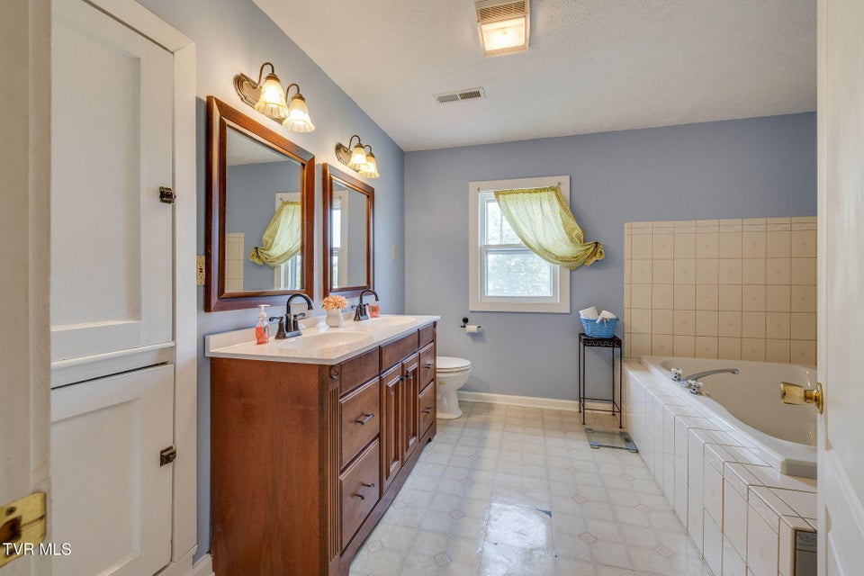 Photo #22: 812 Maple Street