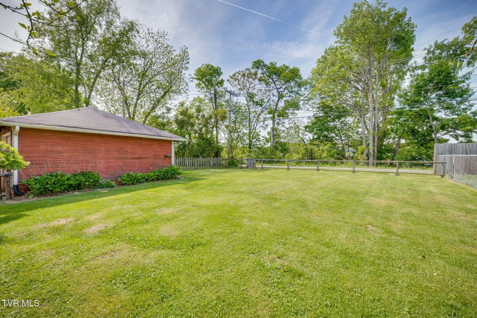 Photo #35: 812 Maple Street