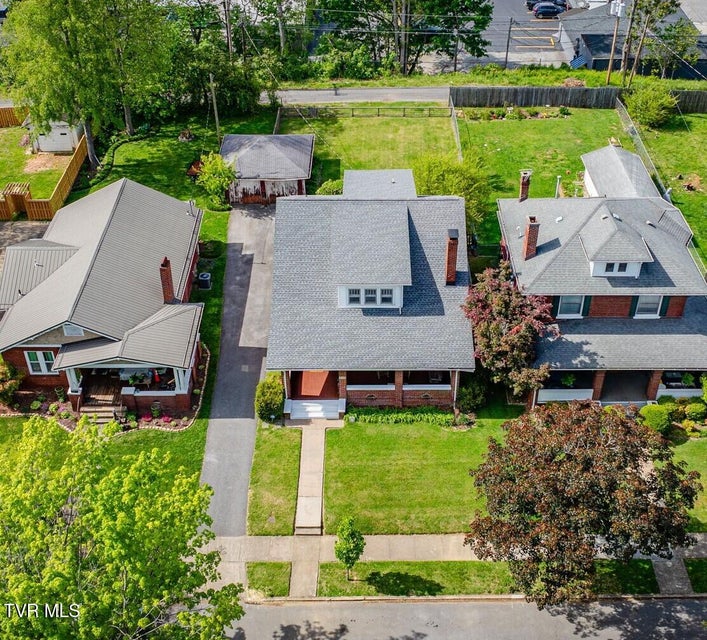 Photo #37: 812 Maple Street