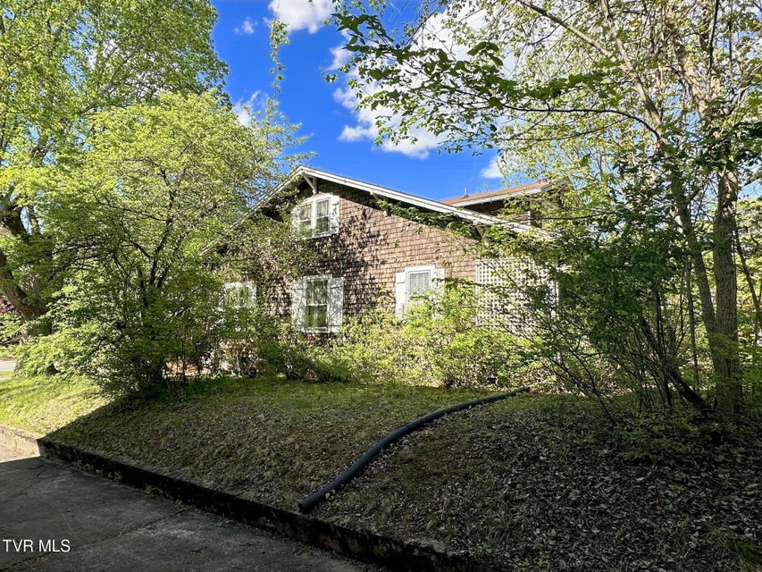 Photo #5: 612 Euclid Avenue