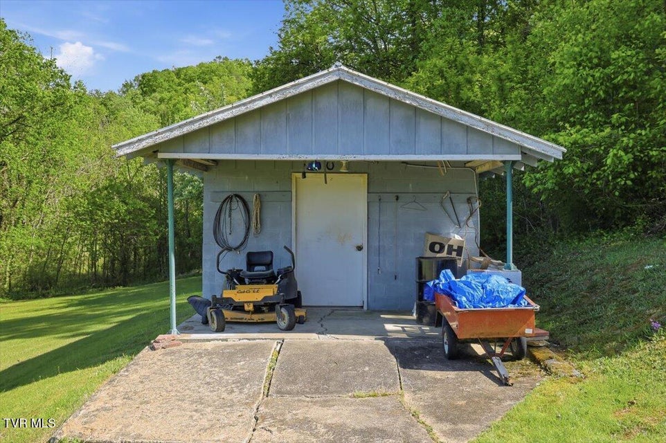 Photo #8: 285 Matthews Lane