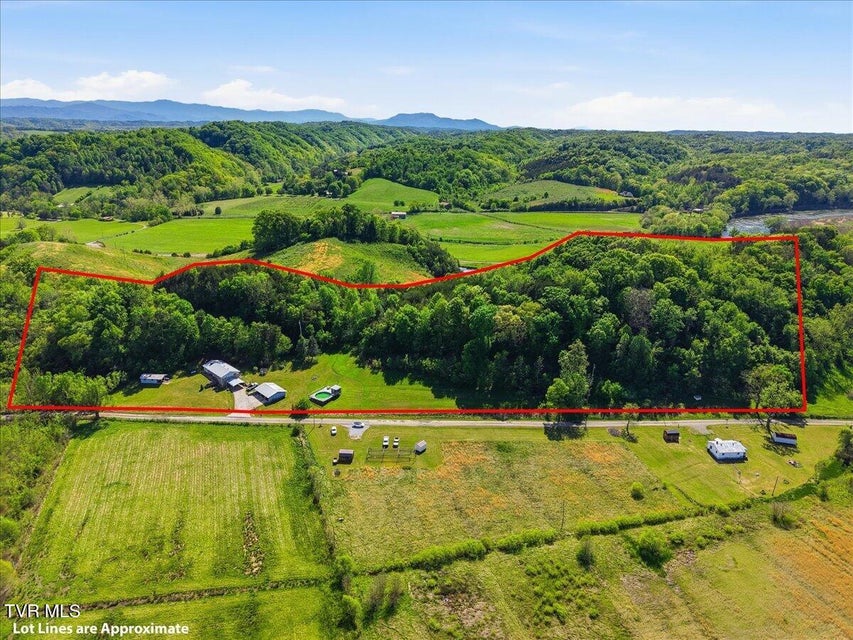 Photo #2: 285 Matthews Lane