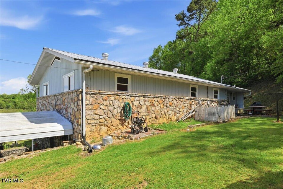 Photo #6: 285 Matthews Lane