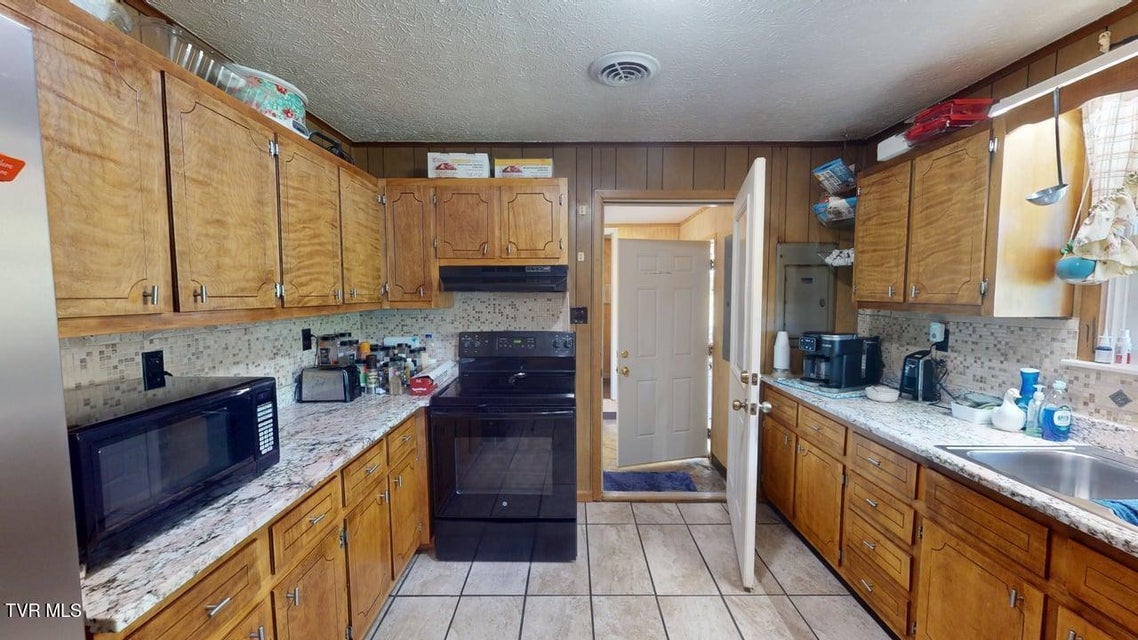 Photo #18: 285 Matthews Lane