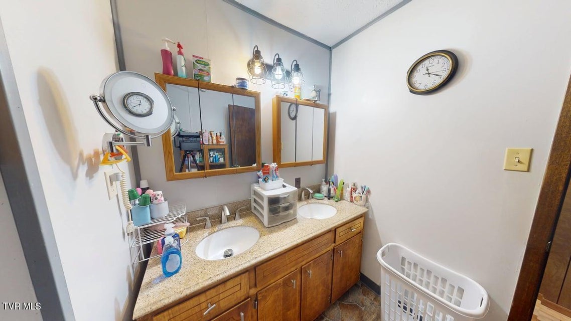 Photo #32: 285 Matthews Lane