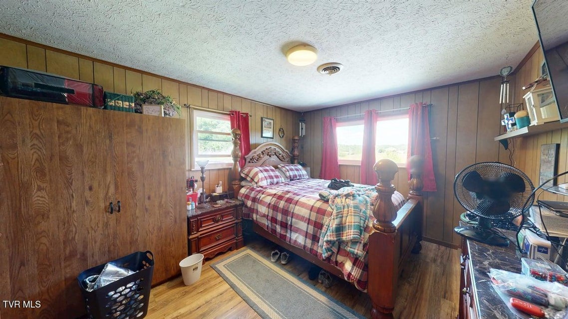 Photo #37: 285 Matthews Lane