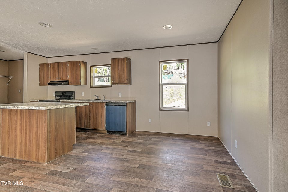 Photo #17: 165 Brookfield Lane