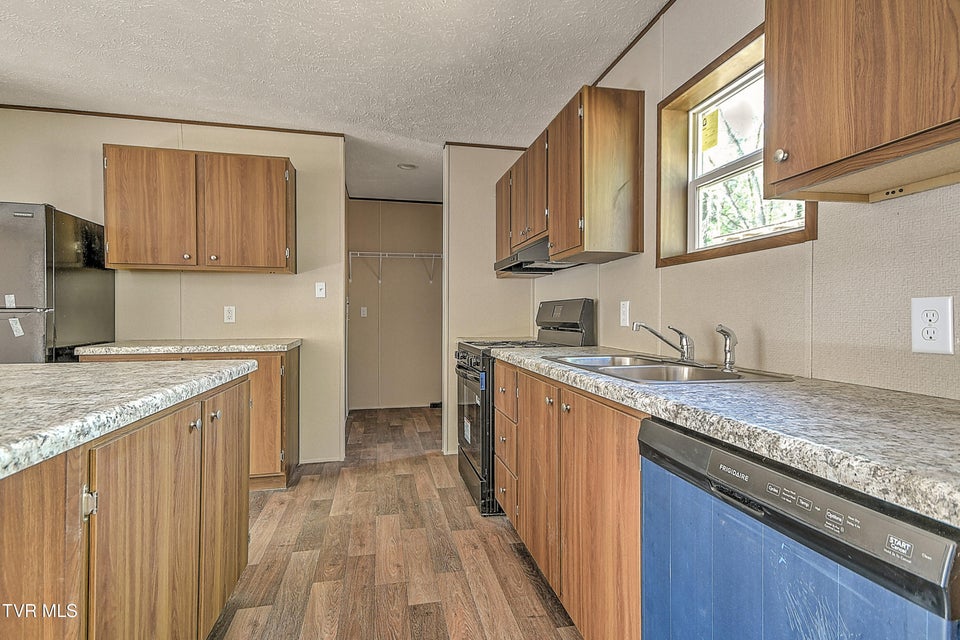 Photo #15: 165 Brookfield Lane