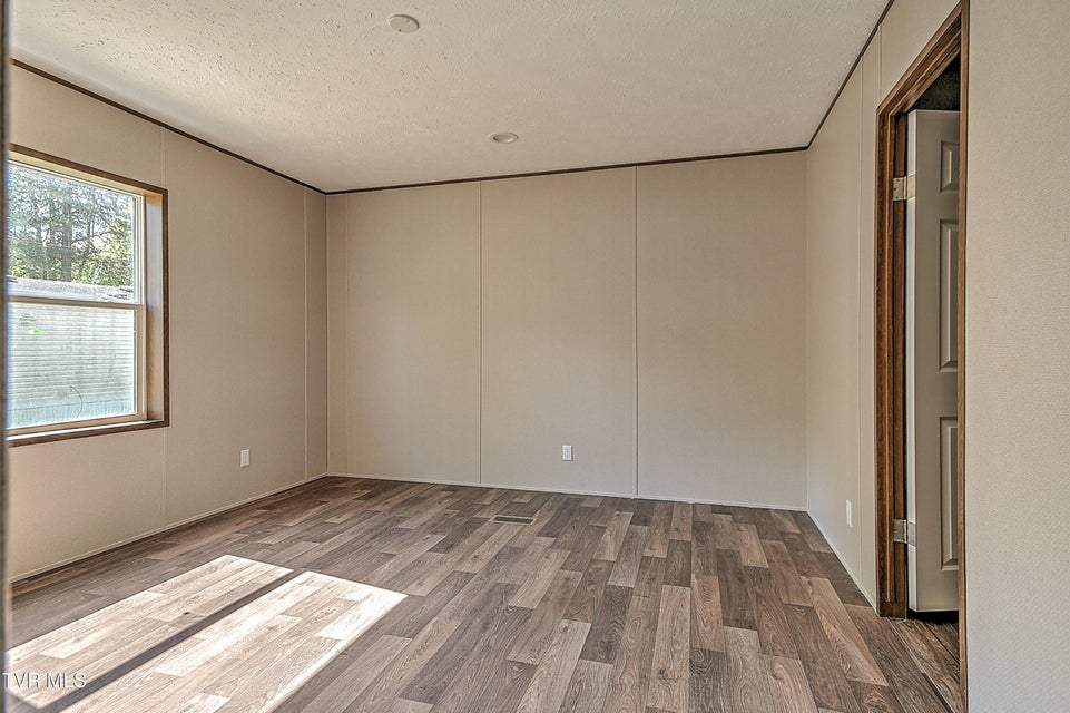 Photo #19: 165 Brookfield Lane