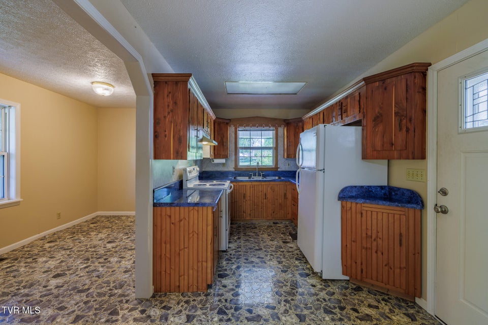 Photo #4: 960 Central Avenue