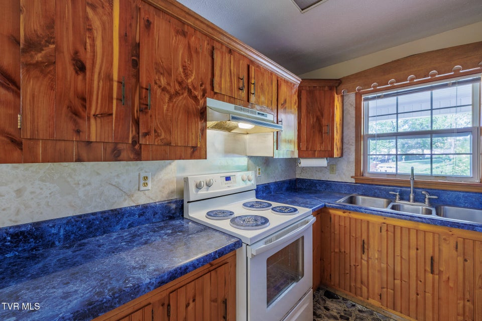 Photo #5: 960 Central Avenue