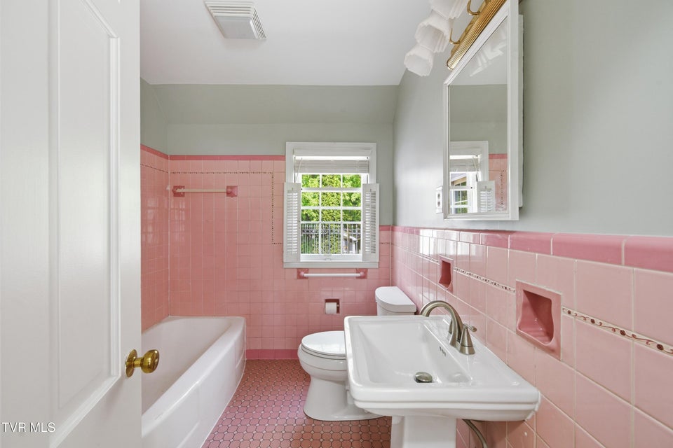 Photo #29: 1349 Piedmont Avenue