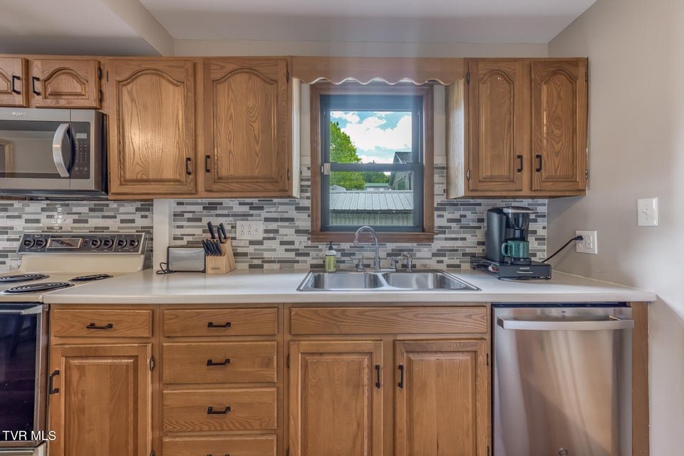 Photo #12: 75 24th Street