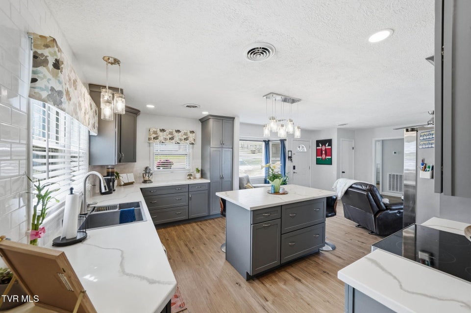 Photo #11: 1004 Barton Street