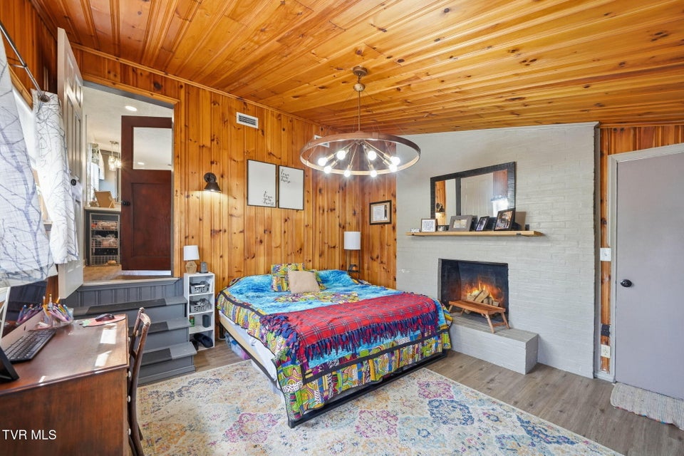 Photo #12: 1004 Barton Street