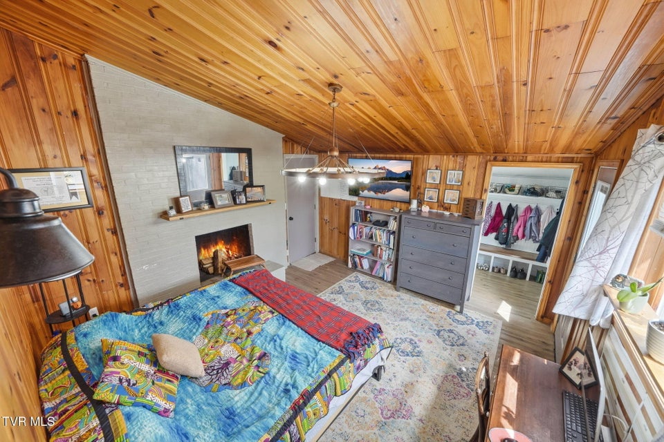 Photo #13: 1004 Barton Street