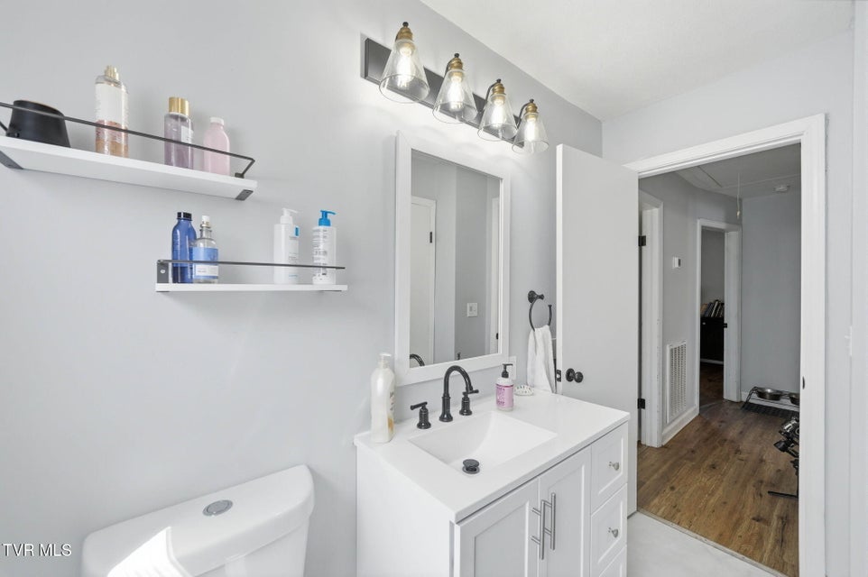 Photo #17: 1004 Barton Street