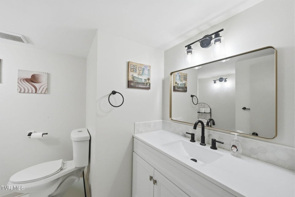 Photo #25: 1004 Barton Street