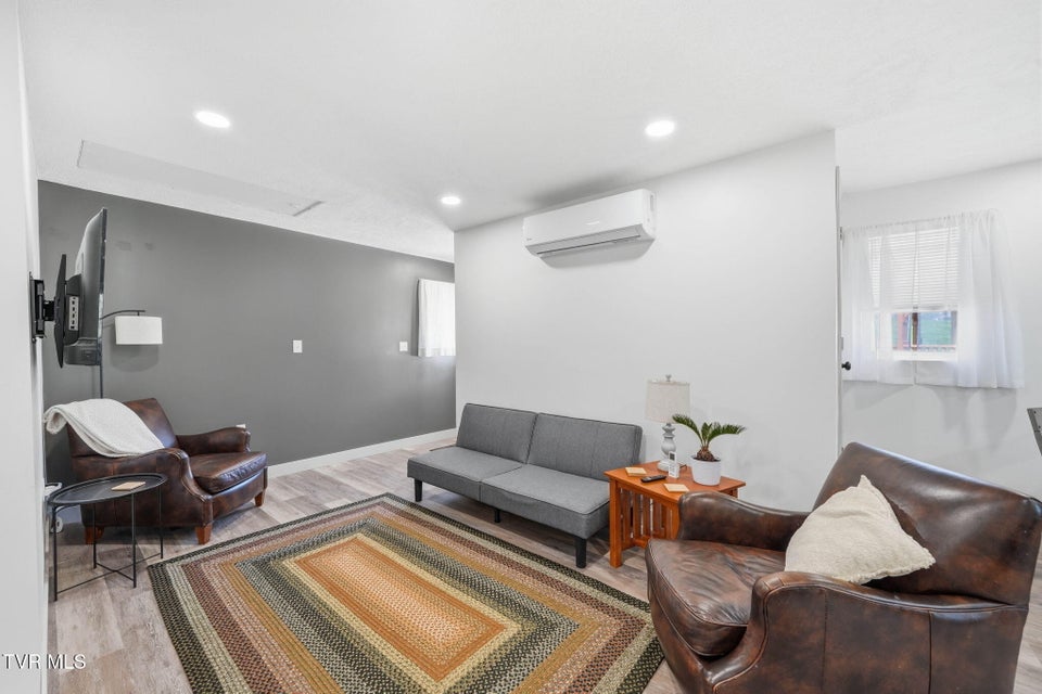 Photo #35: 1004 Barton Street