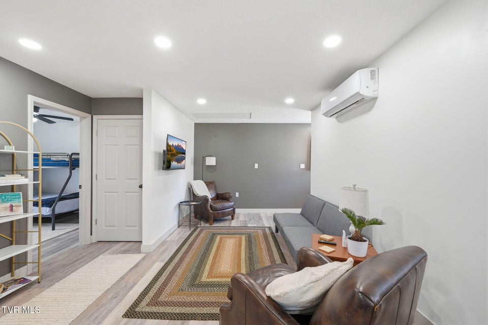 Photo #37: 1004 Barton Street