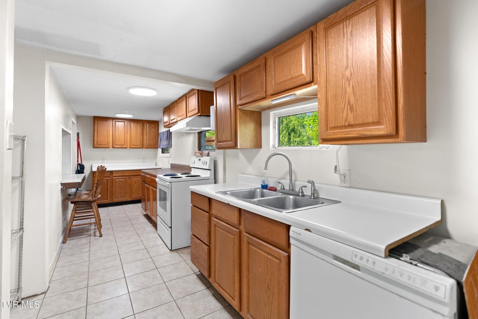 Photo #8: 215 Hickory Circle