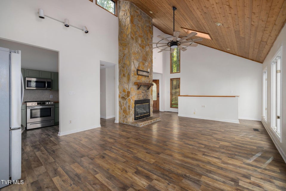 Photo #7: 704 Stuffle Street