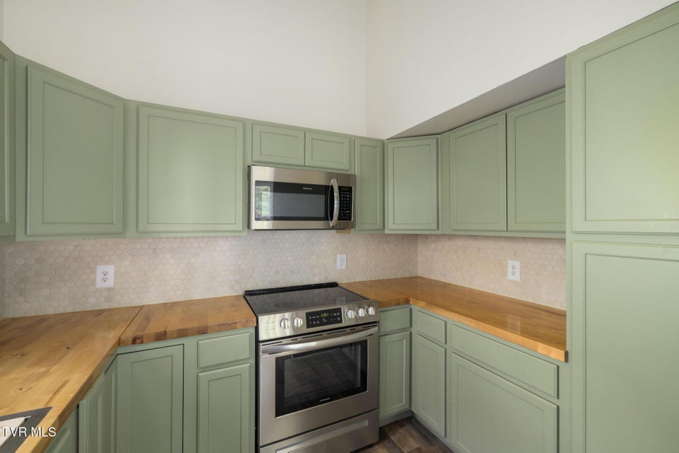 Photo #9: 704 Stuffle Street