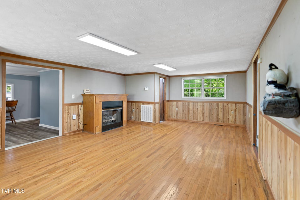 Photo #11: 215 Hickory Circle