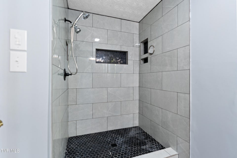 Photo #18: 215 Hickory Circle