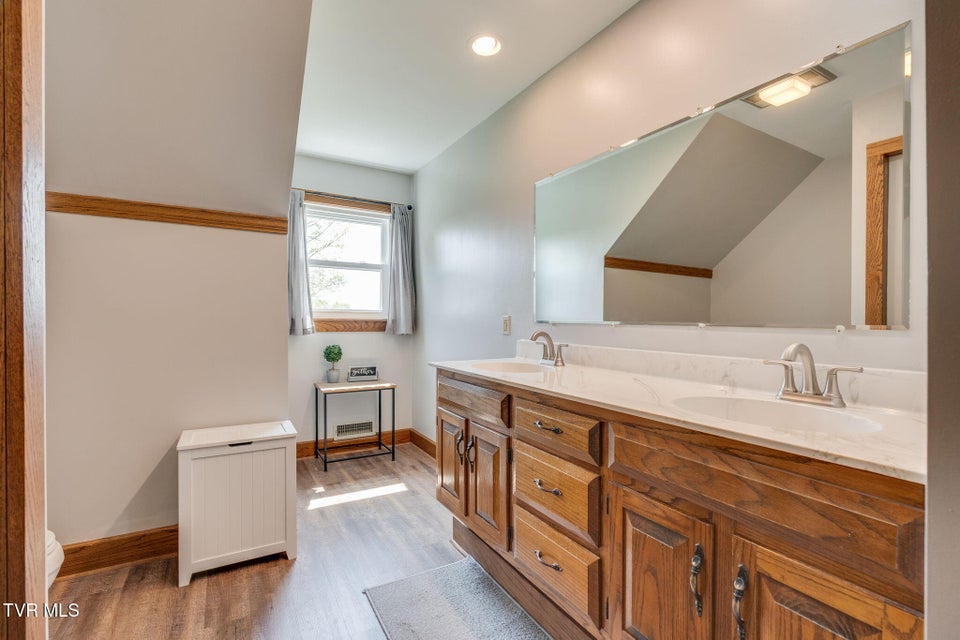 Photo #24: 16133 Lee Highway