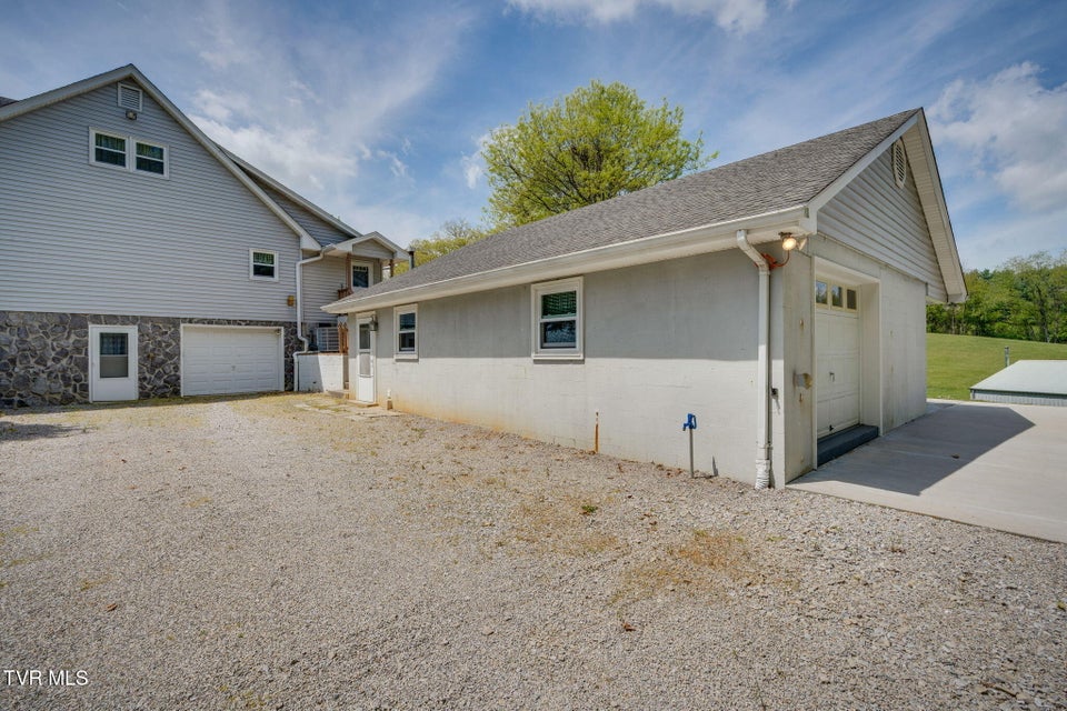 Photo #38: 16133 Lee Highway