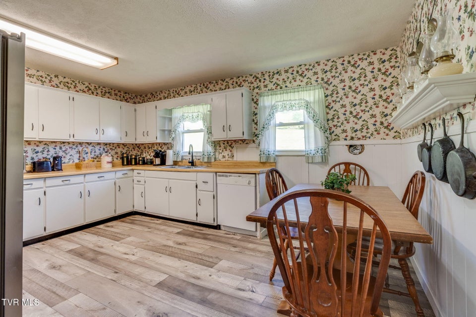 Photo #10: 2251 Siam Road