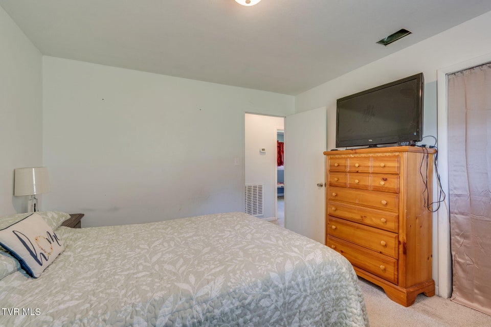 Photo #22: 2251 Siam Road