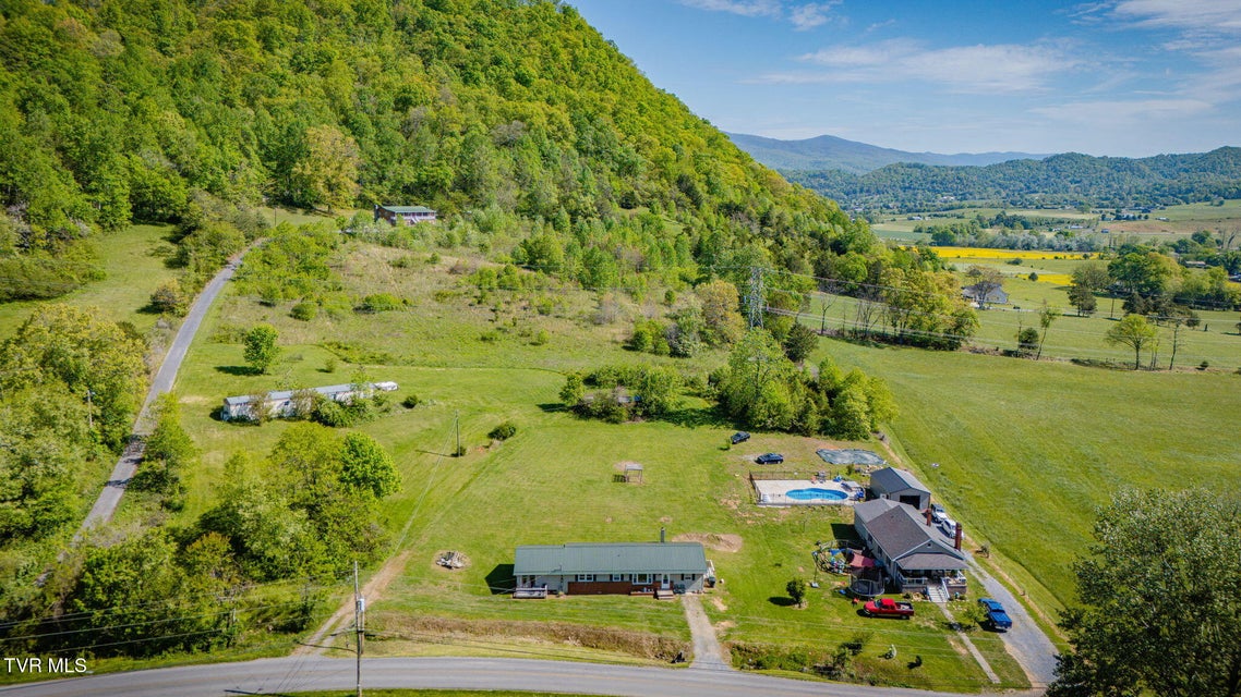 Photo #32: 2251 Siam Road