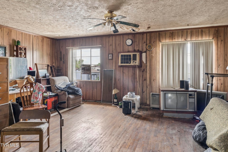 Photo #5: 3425 Bloomingdale Road