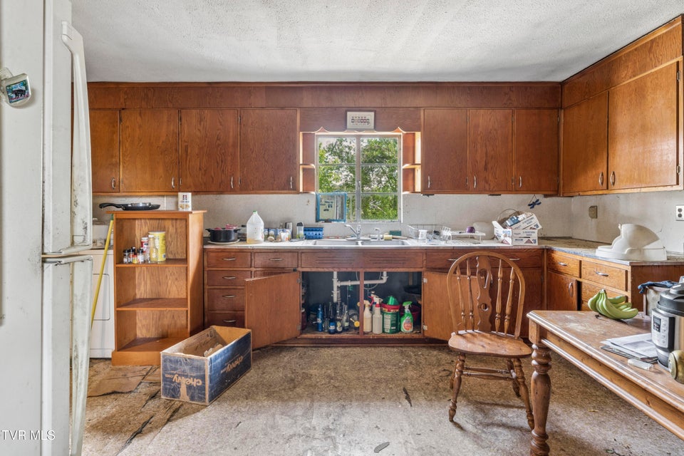 Photo #8: 3425 Bloomingdale Road