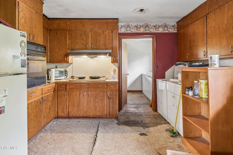 Photo #9: 3425 Bloomingdale Road