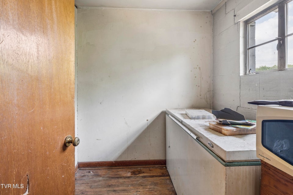 Photo #10: 3425 Bloomingdale Road