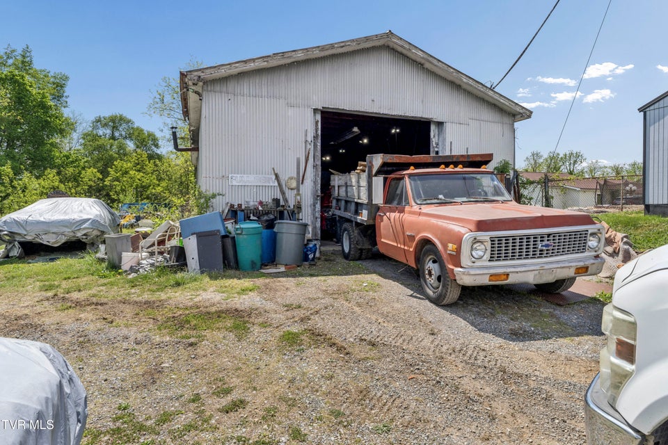 Photo #16: 3425 Bloomingdale Road