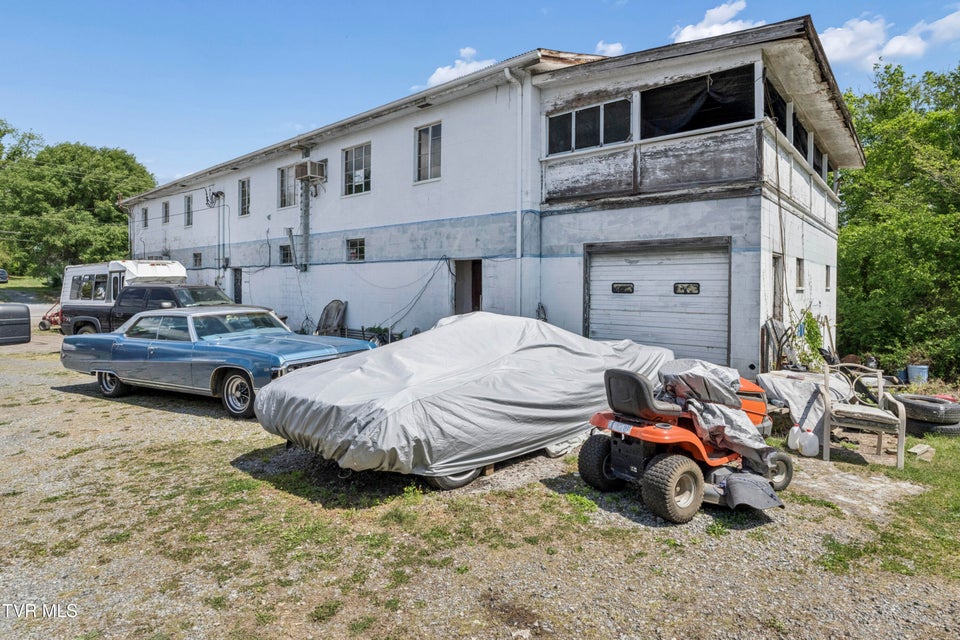 Photo #17: 3425 Bloomingdale Road